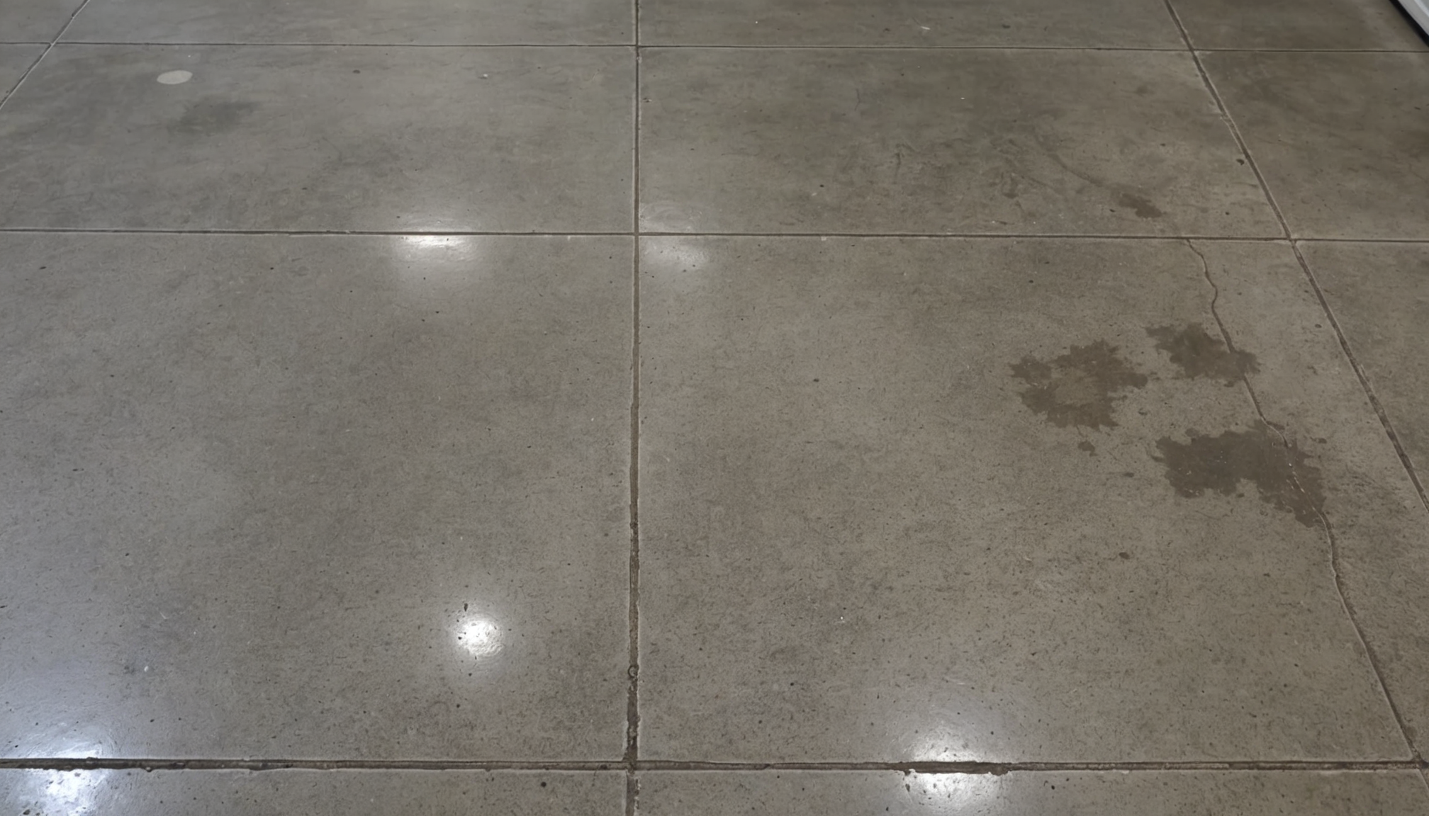 découvrez les étapes indispensables pour réussir un ragréage sur une dalle en béton. suivez nos conseils pratiques pour obtenir un sol parfaitement lisse et durable.